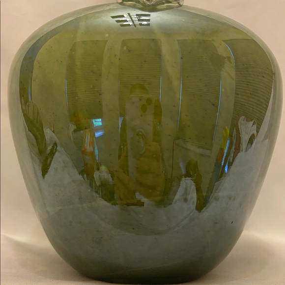 VINTAGE STUNNING HAND BLOWN ART GLASS GREEN APPLE APPROX .7.5” H & 21” DIAMETER - Picture 3 of 9